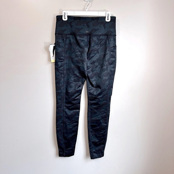 NWT Mondetta Women’s Performance Heat Gear Active Leggings Blue Camo Size Small - Picture 4 of 13